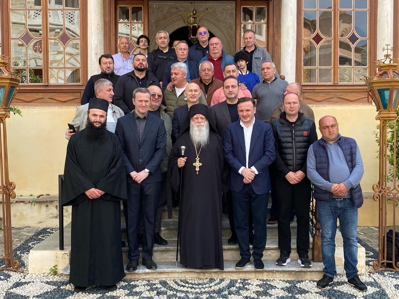 საქართველოს საგარეო საქმეთა მინისტრის მოადგილემ, ვლადიმერ კონსტანტინიდიმ, საქართველოს პარლამენტის დიასპორის კომიტეტის თავმჯდომარემ, ირაკლი ზარქუამ, დიასპორის კომიტეტის წევრმა, ნოდარ ტურძელაძემ, თესალონიკში საქართველოს გენერალურმა კონსულმა გელა ჯაფარიძემ, თეთრიწყაროს მუნიციპალიტეტის მერმა, გიორგი წიკლაურმა, თეთრიწყაროს საკრებულოს თავჯდომარემ, გოჩა თედორაძემ და საქართველოს საპატრიარქოს სასულიერო აკადემიის პროფესორმა, გიორგი ანდრიაძემ, თანმხლებ დელეგაციასთან ერთად,  შეხვედრები გამართეს ათონის წმინდა მთის ქსენოფონტეს მონასტრის წინამძღვართან, არქიმანდრიტ ალექსიოსიოსთან, ივერონის მონასტრის წინამძღვართან, არქიმანდრიტ ნათანაილისთან, ვატოპედის წმინდა მონასტრის წინამძღვართან არქიმანდრიტ ეფრემთან და ათონის მთაზე მოღვაწე ქართველ სასულიერო პირებთან